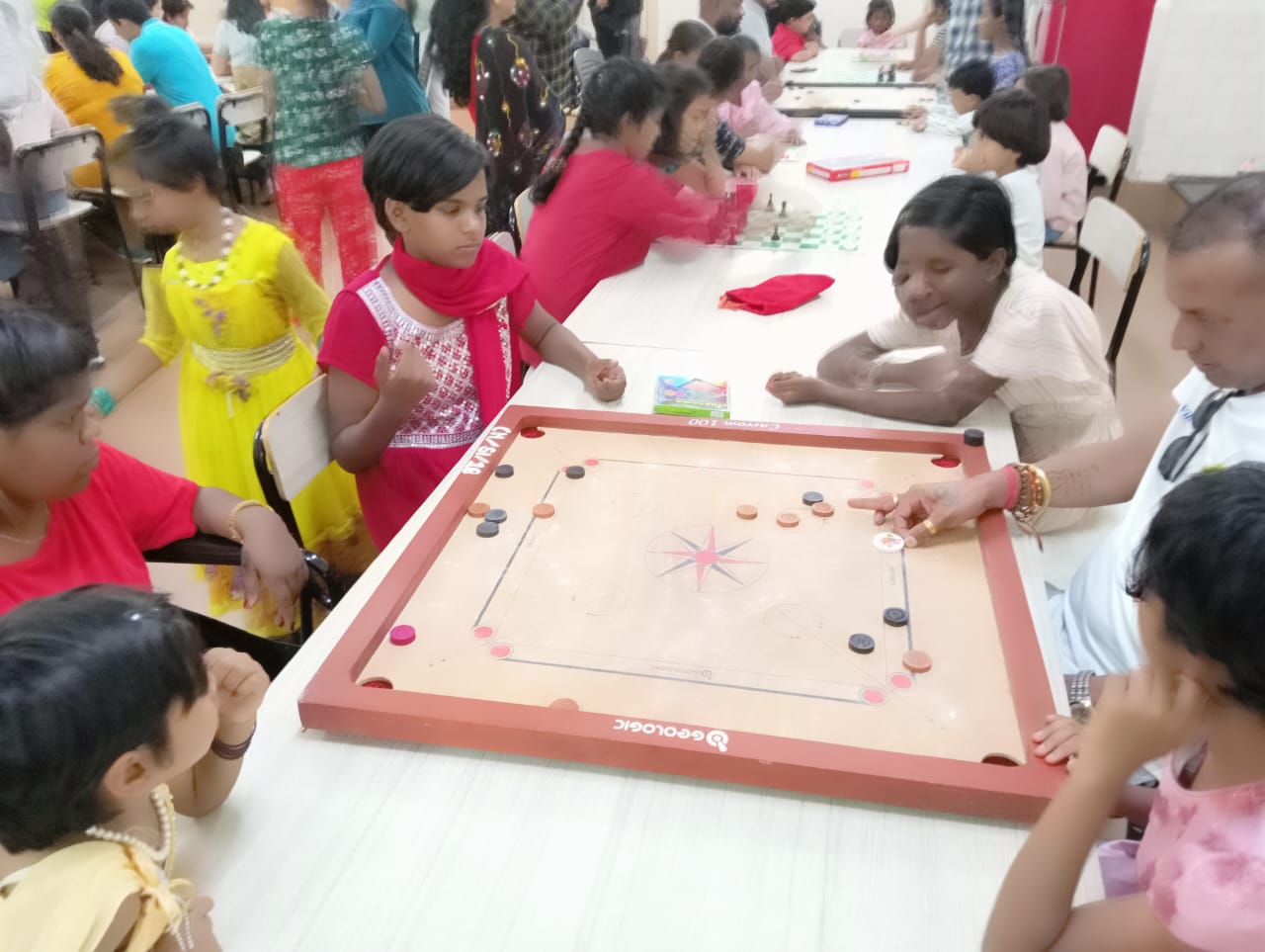 Mashreq Volunteers Host Sports for Residents