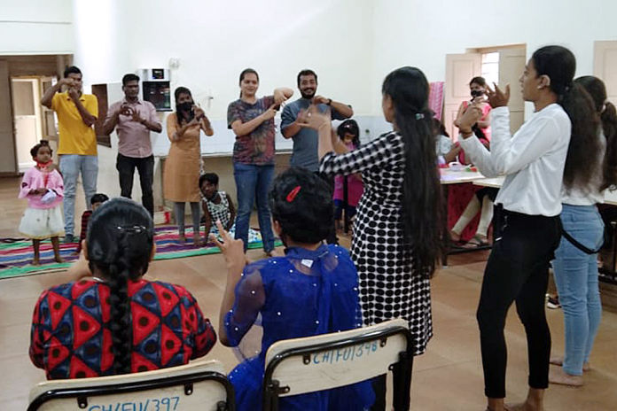 Bosch Volunteers Lead Craft Workshop